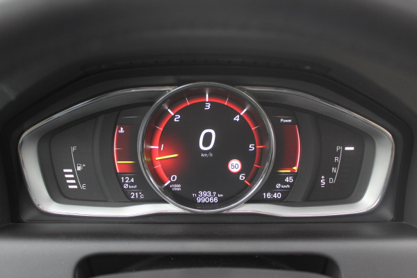 Volvo XC60 2.4 D4 Polar+ / Trekhaak / Panoramadak / Camera / Leder / Keyless / ACC / 18'' / Bliss / Standverwarming / Dodehoek / Navigatie /  Xenon