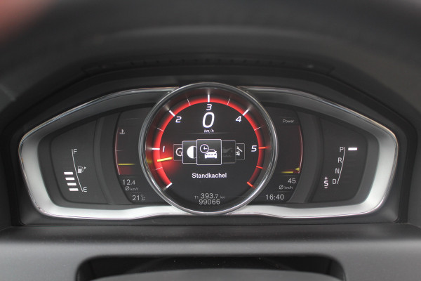Volvo XC60 2.4 D4 Polar+ / Trekhaak / Panoramadak / Camera / Leder / Keyless / ACC / 18'' / Bliss / Standverwarming / Dodehoek / Navigatie /  Xenon