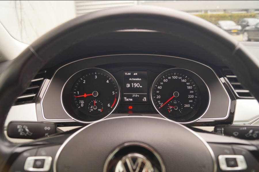 Volkswagen Passat 1.6 TDI Comfortline Business 4-drs -PANO-NAVI-ECC-PDC-