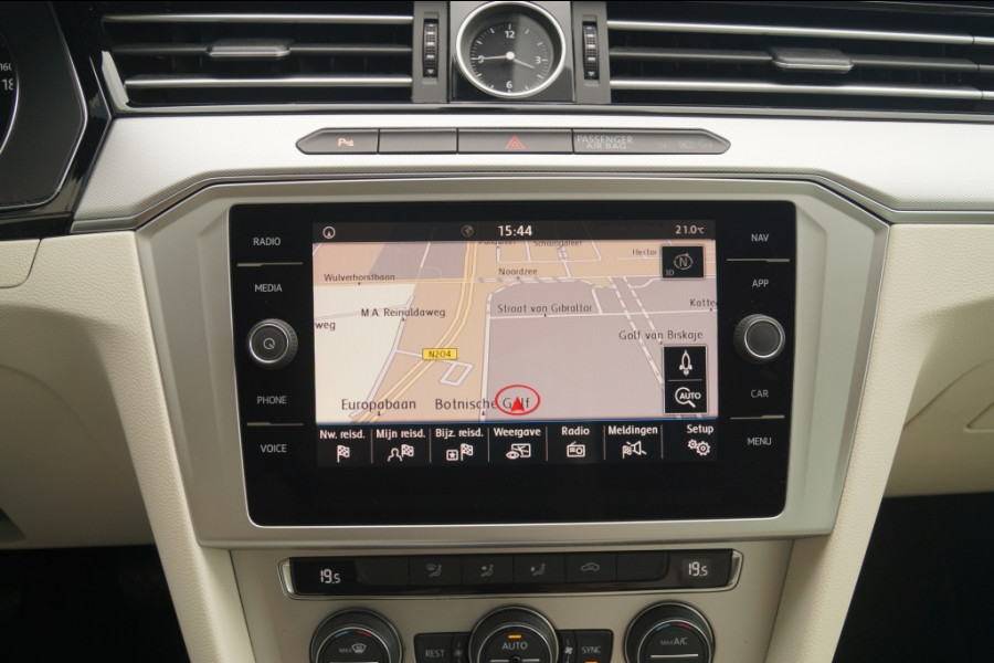 Volkswagen Passat 1.6 TDI Comfortline Business 4-drs -PANO-NAVI-ECC-PDC-