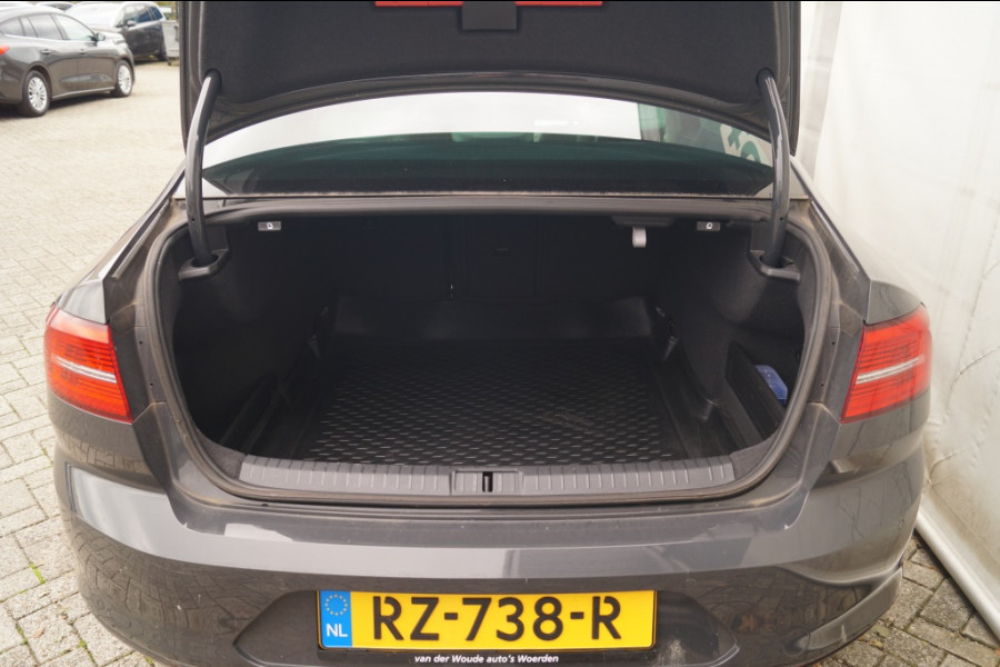 Volkswagen Passat 1.6 TDI Comfortline Business 4-drs -PANO-NAVI-ECC-PDC-