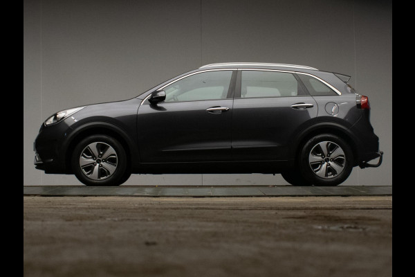Kia Niro 1.6 GDi Hybrid DynamicLine Sport (NAVI,CAR PLAY,CAMERA,PDC,LED,CRUISE,CLIMATE,TREKHAAK,DAB,SPORTSTOELEN,LM,NETTE STAAT)
