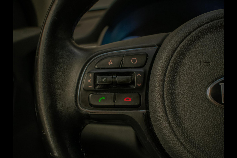 Kia Niro 1.6 GDi Hybrid DynamicLine Sport (NAVI,CAR PLAY,CAMERA,PDC,LED,CRUISE,CLIMATE,TREKHAAK,DAB,SPORTSTOELEN,LM,NETTE STAAT)