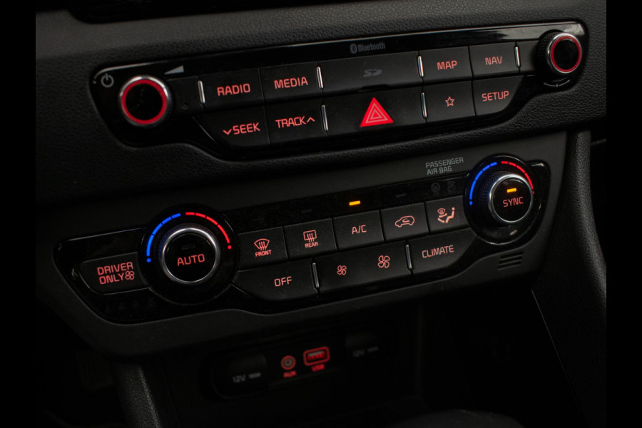 Kia Niro 1.6 GDi Hybrid DynamicLine Sport (NAVI,CAR PLAY,CAMERA,PDC,LED,CRUISE,CLIMATE,TREKHAAK,DAB,SPORTSTOELEN,LM,NETTE STAAT)