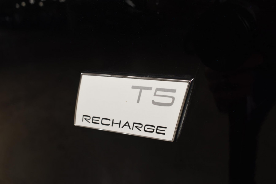Volvo XC40 T5 262PK Automaat Plug-in Hybrid Inscription / Navigatie / Leren bekleding / Parkeersensoren v+a / Achteruitrijcamera / Cruise Control / Elektrische achterklep / 19" LM-Velgen