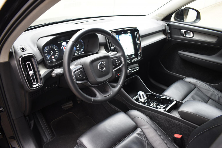 Volvo XC40 T5 262PK Automaat Plug-in Hybrid Inscription / Navigatie / Leren bekleding / Parkeersensoren v+a / Achteruitrijcamera / Cruise Control / Elektrische achterklep / 19" LM-Velgen
