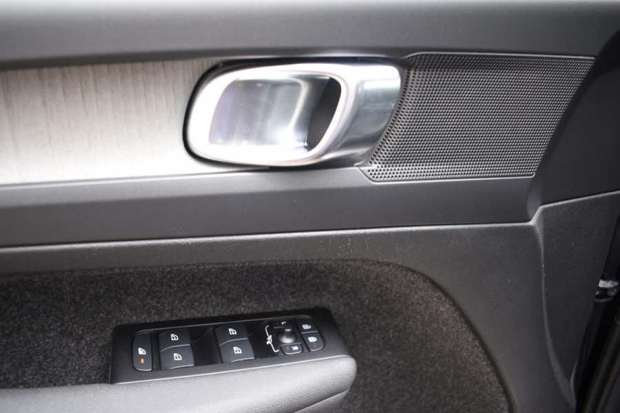 Volvo XC40 T5 262PK Automaat Plug-in Hybrid Inscription / Navigatie / Leren bekleding / Parkeersensoren v+a / Achteruitrijcamera / Cruise Control / Elektrische achterklep / 19" LM-Velgen