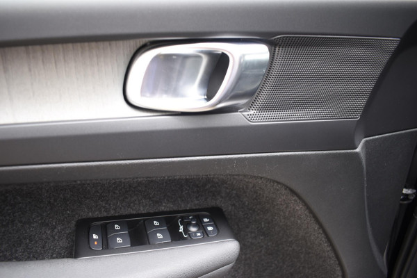 Volvo XC40 T5 262PK Automaat Plug-in Hybrid Inscription / Navigatie / Leren bekleding / Parkeersensoren v+a / Achteruitrijcamera / Cruise Control / Elektrische achterklep / 19" LM-Velgen