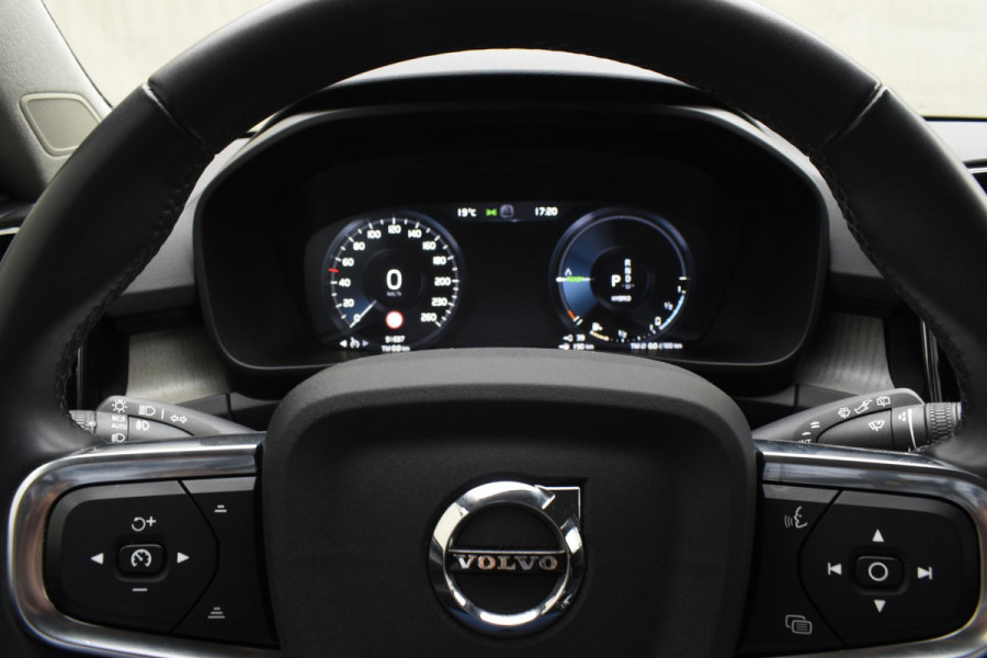 Volvo XC40 T5 262PK Automaat Plug-in Hybrid Inscription / Navigatie / Leren bekleding / Parkeersensoren v+a / Achteruitrijcamera / Cruise Control / Elektrische achterklep / 19" LM-Velgen