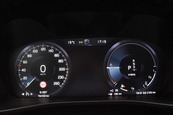 Volvo XC40 T5 262PK Automaat Plug-in Hybrid Inscription / Navigatie / Leren bekleding / Parkeersensoren v+a / Achteruitrijcamera / Cruise Control / Elektrische achterklep / 19" LM-Velgen