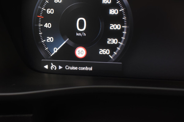Volvo XC40 T5 262PK Automaat Plug-in Hybrid Inscription / Navigatie / Leren bekleding / Parkeersensoren v+a / Achteruitrijcamera / Cruise Control / Elektrische achterklep / 19" LM-Velgen