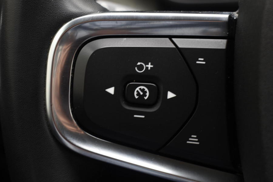 Volvo XC40 T5 262PK Automaat Plug-in Hybrid Inscription / Navigatie / Leren bekleding / Parkeersensoren v+a / Achteruitrijcamera / Cruise Control / Elektrische achterklep / 19" LM-Velgen