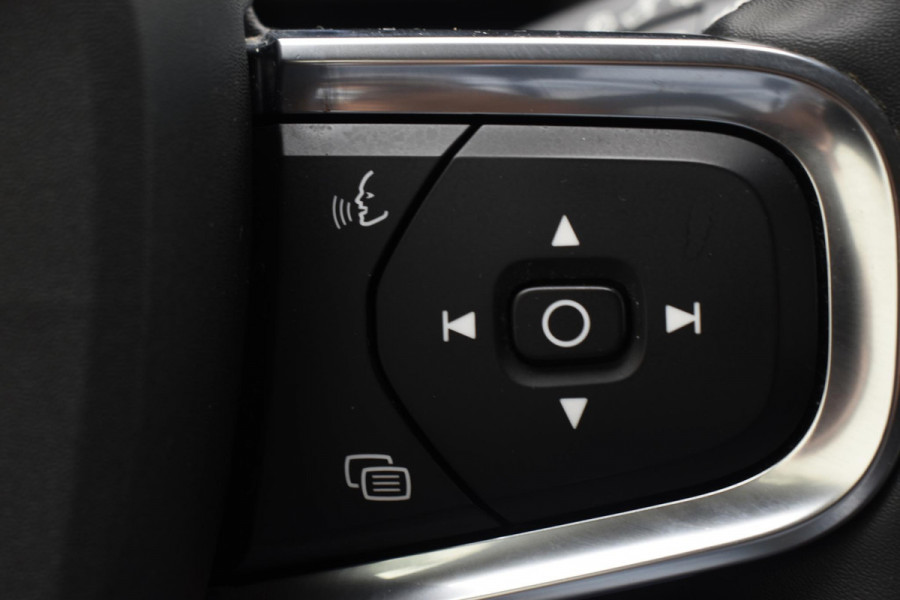 Volvo XC40 T5 262PK Automaat Plug-in Hybrid Inscription / Navigatie / Leren bekleding / Parkeersensoren v+a / Achteruitrijcamera / Cruise Control / Elektrische achterklep / 19" LM-Velgen