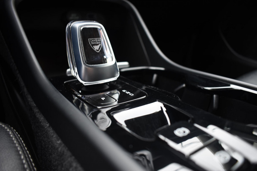 Volvo XC40 T5 262PK Automaat Plug-in Hybrid Inscription / Navigatie / Leren bekleding / Parkeersensoren v+a / Achteruitrijcamera / Cruise Control / Elektrische achterklep / 19" LM-Velgen