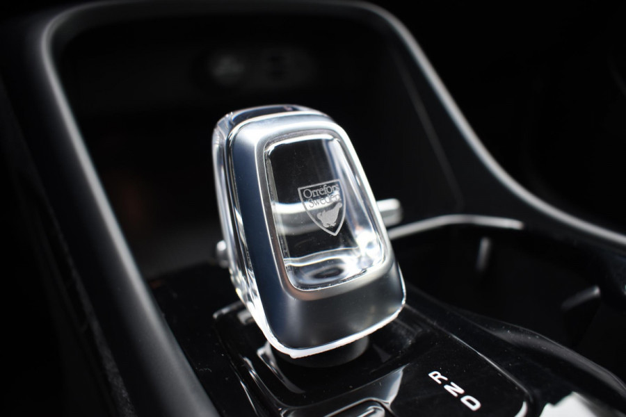 Volvo XC40 T5 262PK Automaat Plug-in Hybrid Inscription / Navigatie / Leren bekleding / Parkeersensoren v+a / Achteruitrijcamera / Cruise Control / Elektrische achterklep / 19" LM-Velgen