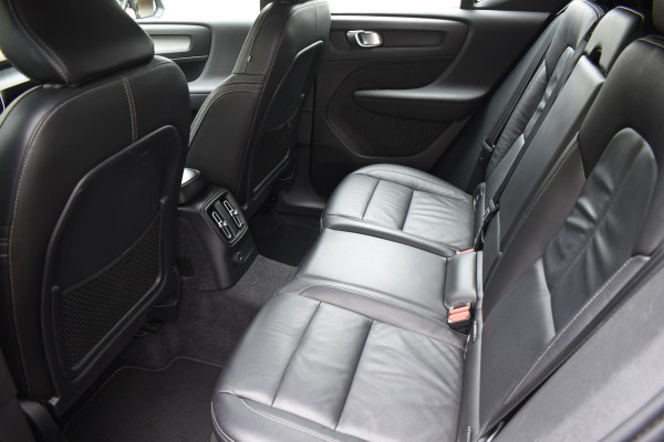 Volvo XC40 T5 262PK Automaat Plug-in Hybrid Inscription / Navigatie / Leren bekleding / Parkeersensoren v+a / Achteruitrijcamera / Cruise Control / Elektrische achterklep / 19" LM-Velgen