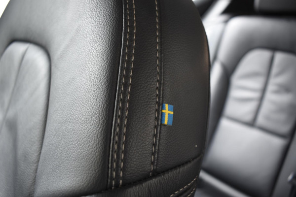 Volvo XC40 T5 262PK Automaat Plug-in Hybrid Inscription / Navigatie / Leren bekleding / Parkeersensoren v+a / Achteruitrijcamera / Cruise Control / Elektrische achterklep / 19" LM-Velgen