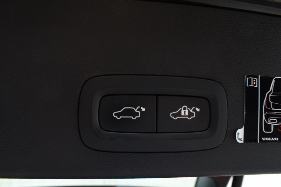 Volvo XC40 T5 262PK Automaat Plug-in Hybrid Inscription / Navigatie / Leren bekleding / Parkeersensoren v+a / Achteruitrijcamera / Cruise Control / Elektrische achterklep / 19" LM-Velgen