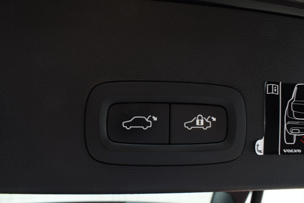 Volvo XC40 T5 262PK Automaat Plug-in Hybrid Inscription / Navigatie / Leren bekleding / Parkeersensoren v+a / Achteruitrijcamera / Cruise Control / Elektrische achterklep / 19" LM-Velgen