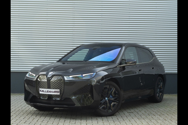 BMW iX xDrive40 - Sportpakket - Pano - Trekhaak - Soft Close - Driving Ass Prof - Lasers