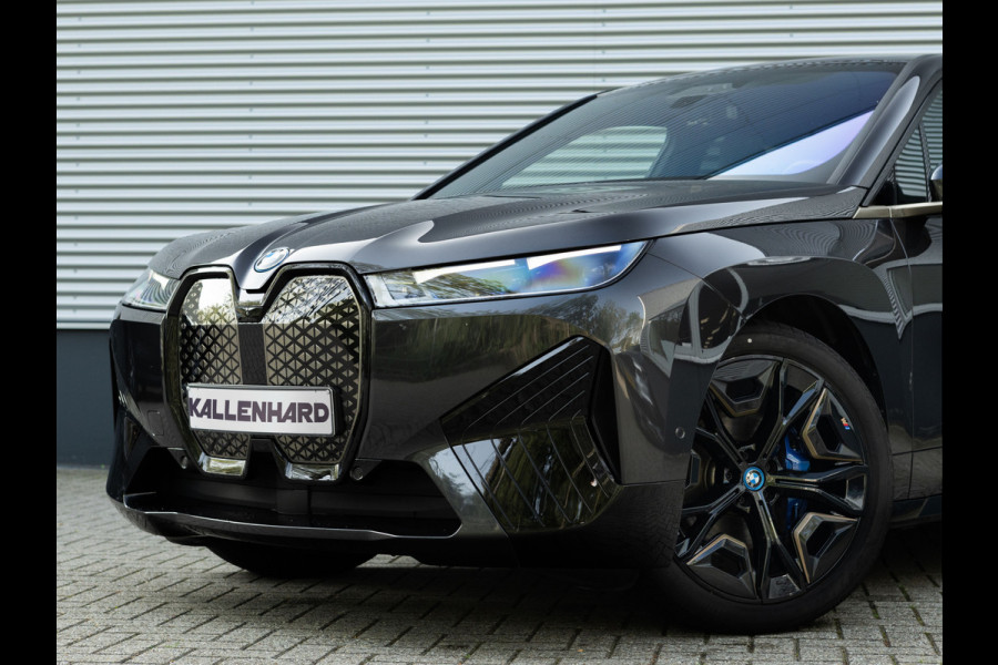 BMW iX xDrive40 - Sportpakket - Pano - Trekhaak - Soft Close - Driving Ass Prof - Lasers