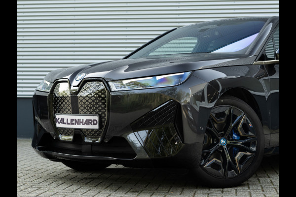 BMW iX xDrive40 - Sportpakket - Pano - Trekhaak - Soft Close - Driving Ass Prof - Lasers