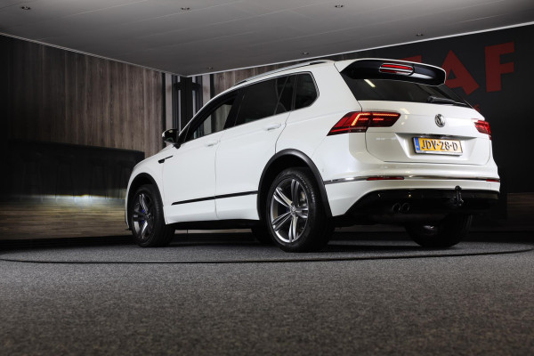Volkswagen Tiguan 2.0 TSI 4Motion R Line / 190 Pk / Digital Cockpit / Acc / Lane Assist / Open Pano / Led / Trekhaak / Pdc / 19 In