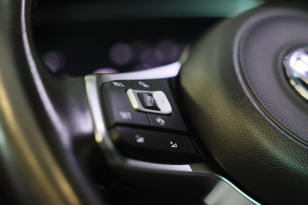 Volkswagen Tiguan 2.0 TSI 4Motion R Line / 190 Pk / Digital Cockpit / Acc / Lane Assist / Open Pano / Led / Trekhaak / Pdc / 19 In