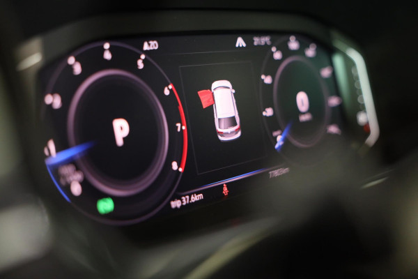 Volkswagen Tiguan 2.0 TSI 4Motion R Line / 190 Pk / Digital Cockpit / Acc / Lane Assist / Open Pano / Led / Trekhaak / Pdc / 19 In