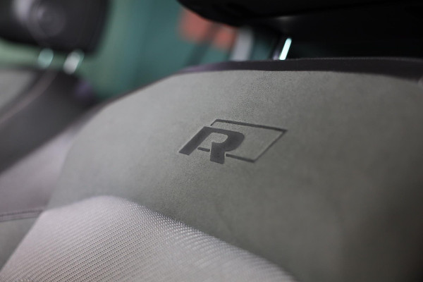 Volkswagen Tiguan 2.0 TSI 4Motion R Line / 190 Pk / Digital Cockpit / Acc / Lane Assist / Open Pano / Led / Trekhaak / Pdc / 19 In