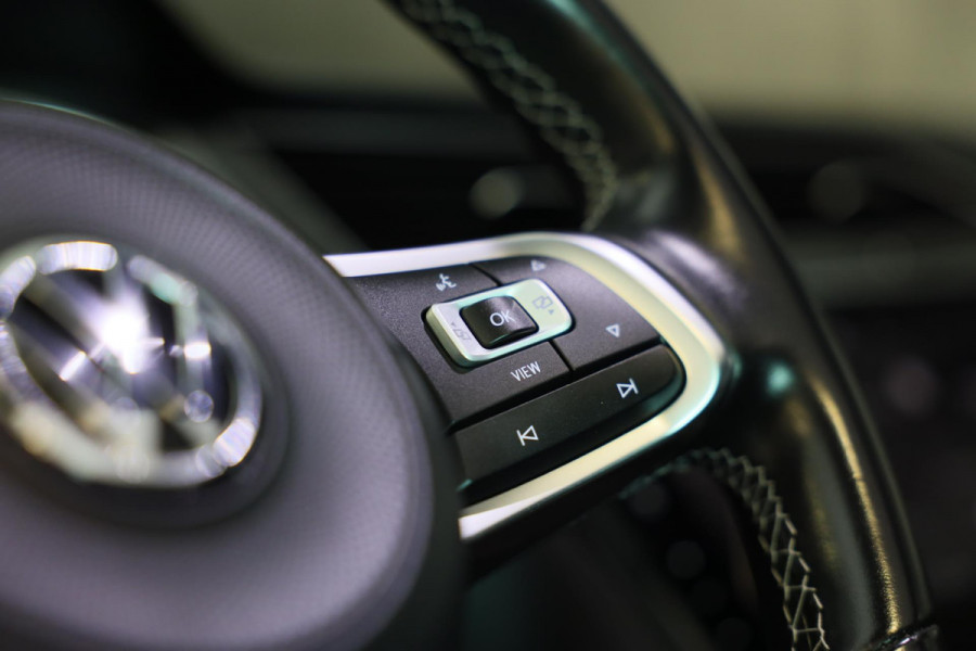 Volkswagen Tiguan 2.0 TSI 4Motion R Line / 190 Pk / Digital Cockpit / Acc / Lane Assist / Open Pano / Led / Trekhaak / Pdc / 19 In