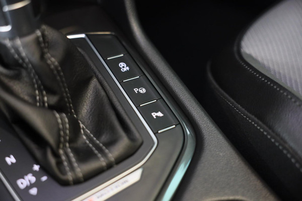 Volkswagen Tiguan 2.0 TSI 4Motion R Line / 190 Pk / Digital Cockpit / Acc / Lane Assist / Open Pano / Led / Trekhaak / Pdc / 19 In