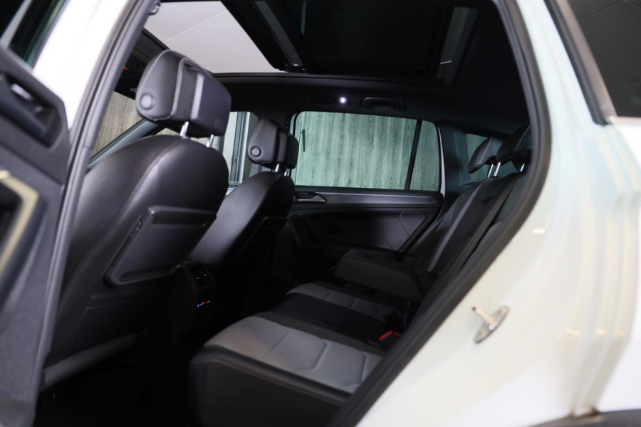 Volkswagen Tiguan 2.0 TSI 4Motion R Line / 190 Pk / Digital Cockpit / Acc / Lane Assist / Open Pano / Led / Trekhaak / Pdc / 19 In
