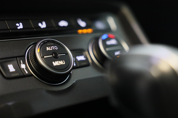 Volkswagen Tiguan 2.0 TSI 4Motion R Line / 190 Pk / Digital Cockpit / Acc / Lane Assist / Open Pano / Led / Trekhaak / Pdc / 19 In