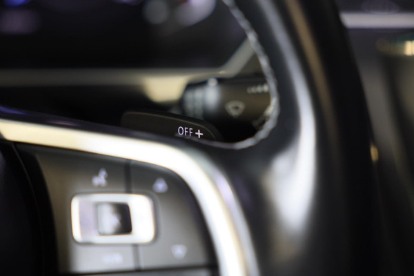 Volkswagen Tiguan 2.0 TSI 4Motion R Line / 190 Pk / Digital Cockpit / Acc / Lane Assist / Open Pano / Led / Trekhaak / Pdc / 19 In