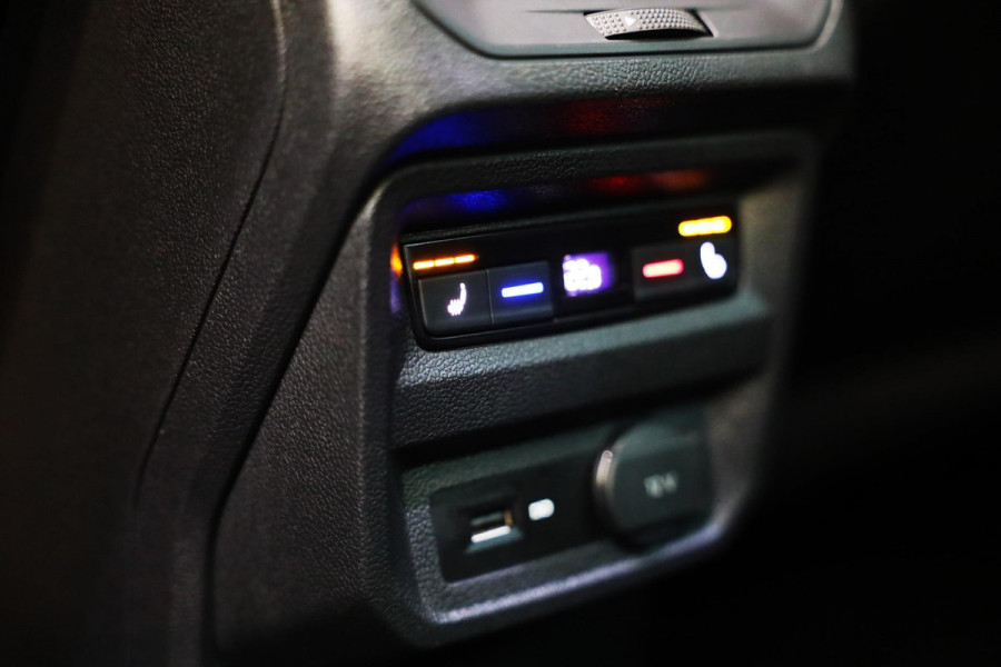 Volkswagen Tiguan 2.0 TSI 4Motion R Line / 190 Pk / Digital Cockpit / Acc / Lane Assist / Open Pano / Led / Trekhaak / Pdc / 19 In