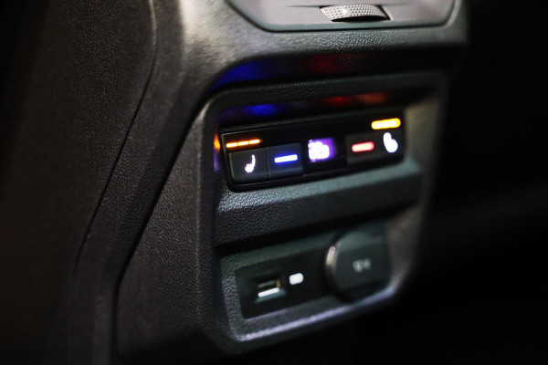 Volkswagen Tiguan 2.0 TSI 4Motion R Line / 190 Pk / Digital Cockpit / Acc / Lane Assist / Open Pano / Led / Trekhaak / Pdc / 19 In