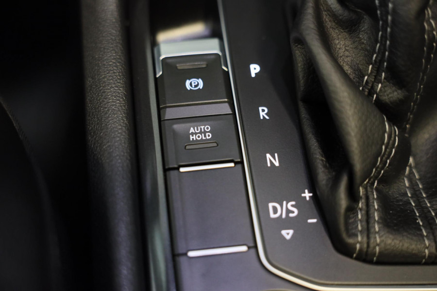 Volkswagen Tiguan 2.0 TSI 4Motion R Line / 190 Pk / Digital Cockpit / Acc / Lane Assist / Open Pano / Led / Trekhaak / Pdc / 19 In