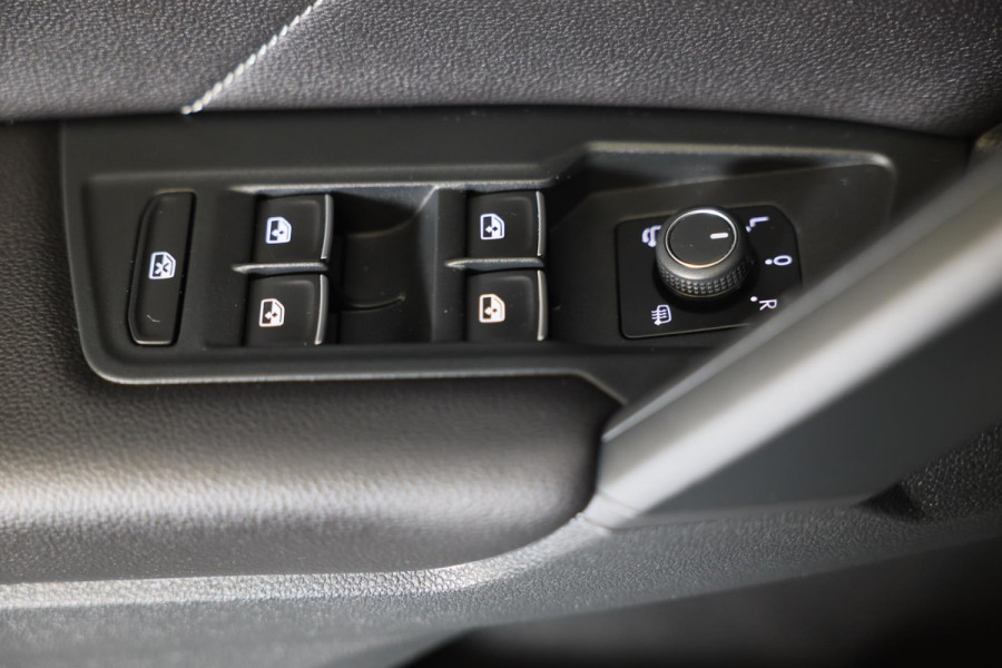 Volkswagen Tiguan 2.0 TSI 4Motion R Line / 190 Pk / Digital Cockpit / Acc / Lane Assist / Open Pano / Led / Trekhaak / Pdc / 19 In