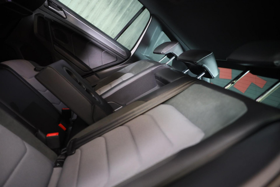 Volkswagen Tiguan 2.0 TSI 4Motion R Line / 190 Pk / Digital Cockpit / Acc / Lane Assist / Open Pano / Led / Trekhaak / Pdc / 19 In