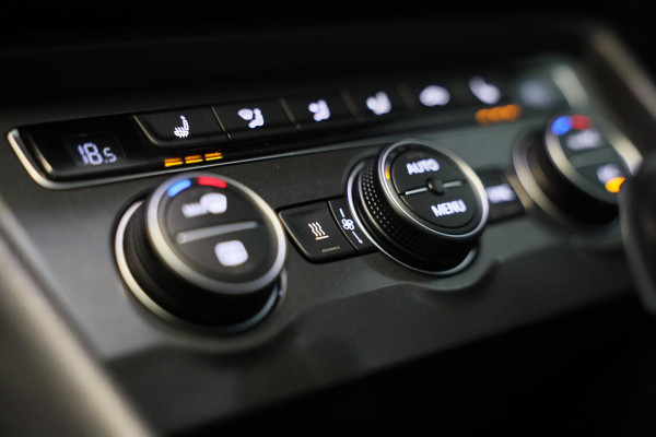 Volkswagen Tiguan 2.0 TSI 4Motion R Line / 190 Pk / Digital Cockpit / Acc / Lane Assist / Open Pano / Led / Trekhaak / Pdc / 19 In