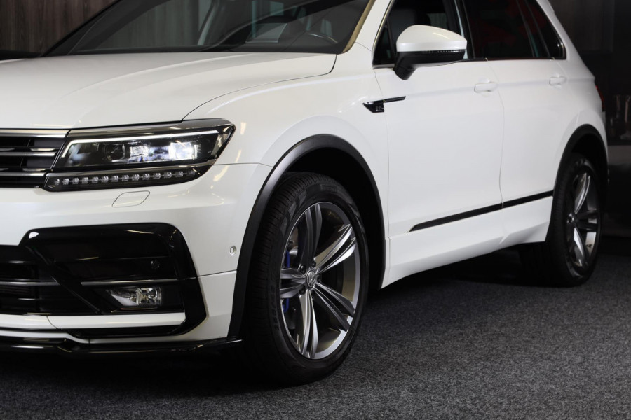 Volkswagen Tiguan 2.0 TSI 4Motion R Line / 190 Pk / Digital Cockpit / Acc / Lane Assist / Open Pano / Led / Trekhaak / Pdc / 19 In