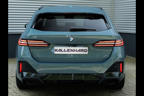 BMW i5 Touring eDrive40 M-Sport - Onderstel Prof - Pano - Trekhaak - Bowers & Wilkins