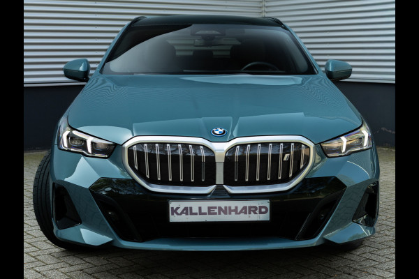 BMW i5 Touring eDrive40 M-Sport - Onderstel Prof - Pano - Trekhaak - Bowers & Wilkins