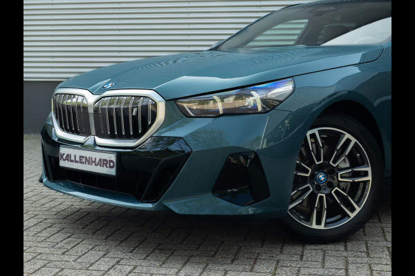 BMW i5 Touring eDrive40 M-Sport - Onderstel Prof - Pano - Trekhaak - Bowers & Wilkins