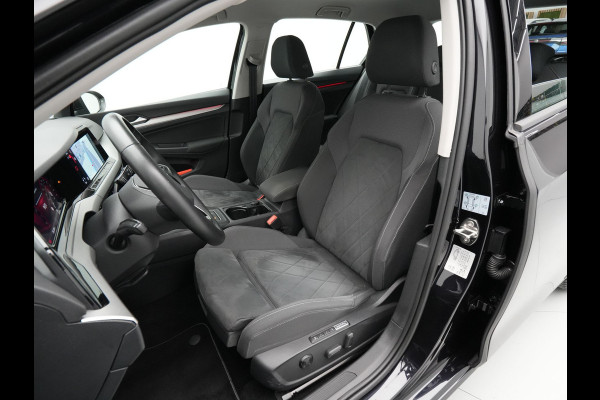 Volkswagen Golf 1.5 TSI 130pk Life Business Navigatie Trekhaak Stoelmemory Camera Stoel/stuurverwarming Carplay 217
