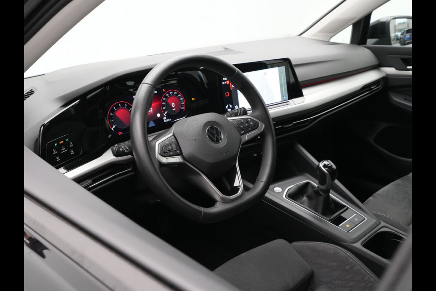 Volkswagen Golf 1.5 TSI 130pk Life Business Navigatie Trekhaak Stoelmemory Camera Stoel/stuurverwarming Carplay 217