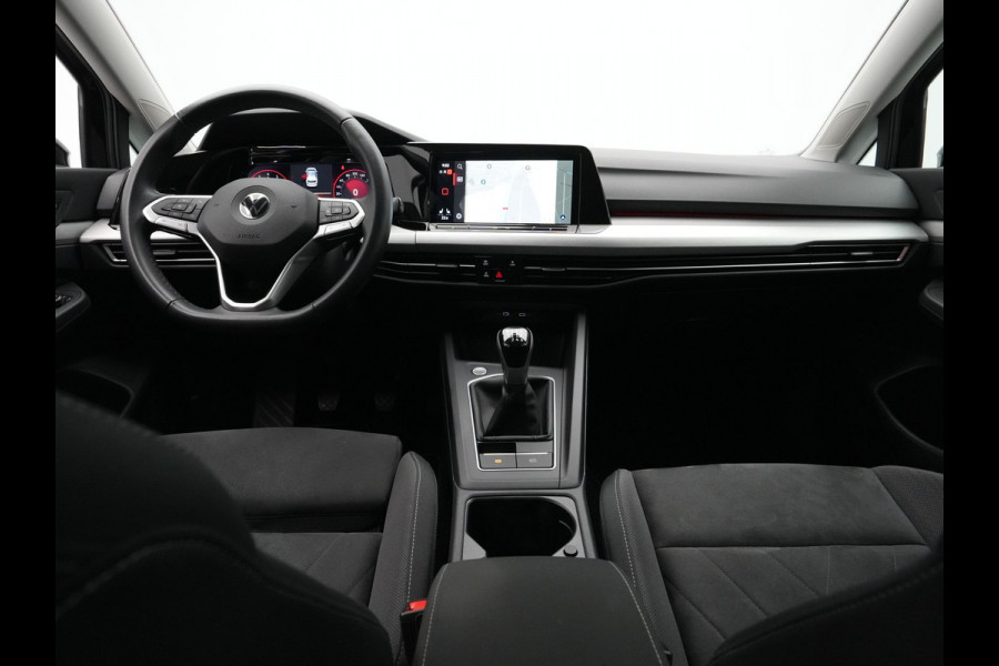 Volkswagen Golf 1.5 TSI 130pk Life Business Navigatie Trekhaak Stoelmemory Camera Stoel/stuurverwarming Carplay 217