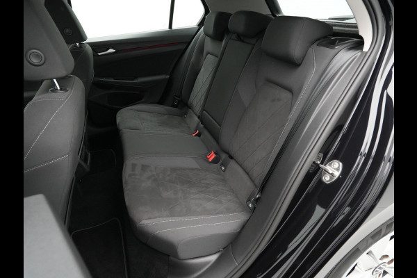 Volkswagen Golf 1.5 TSI 130pk Life Business Navigatie Trekhaak Stoelmemory Camera Stoel/stuurverwarming Carplay 217