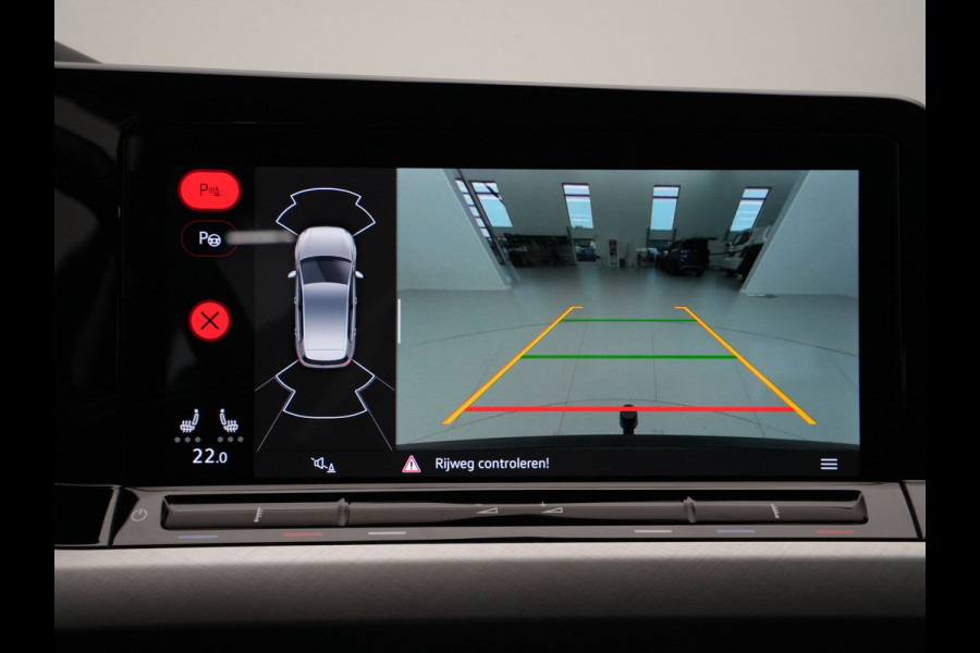 Volkswagen Golf 1.5 TSI 130pk Life Business Navigatie Trekhaak Stoelmemory Camera Stoel/stuurverwarming Carplay 217